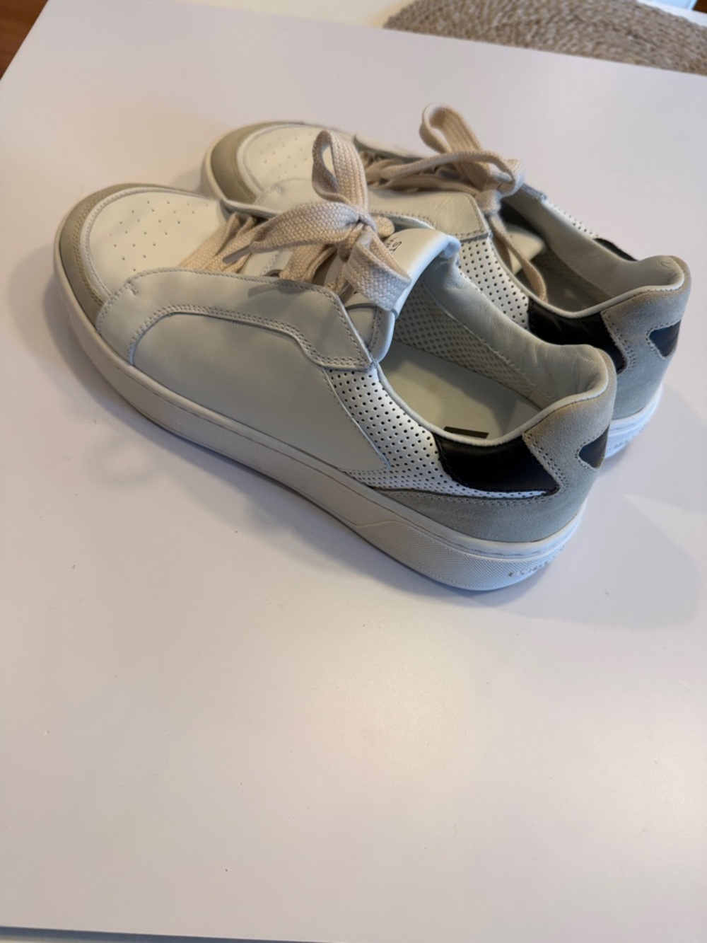 Stuart Weitzman White Leather Court Side Retro Tennis Shoes Sz 10.